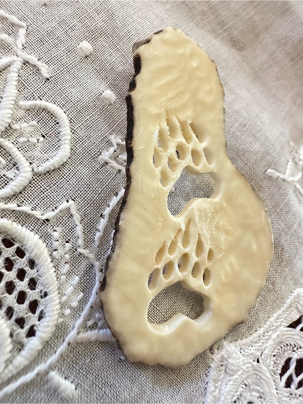 Carved Antler Bear Paw Brooch Rustic Wildlife Pin - Picture 6 of 6